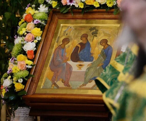 Православные празднуют день Святой Троицы (Пятидесятницу)